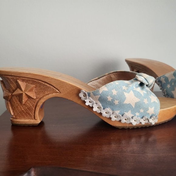 Betsey Johnson Blue Star wood Platform Sandals - Picture 2 of 7